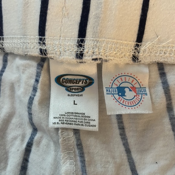 Women’s Yankees pajama pants - Picture 2 of 2